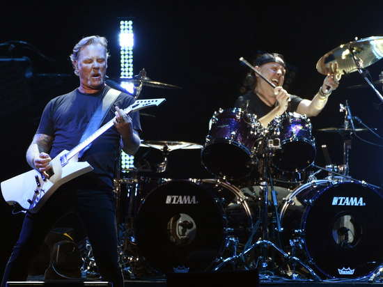 Опубликована шпаргалка исполненной Metallica песни «Группа крови»