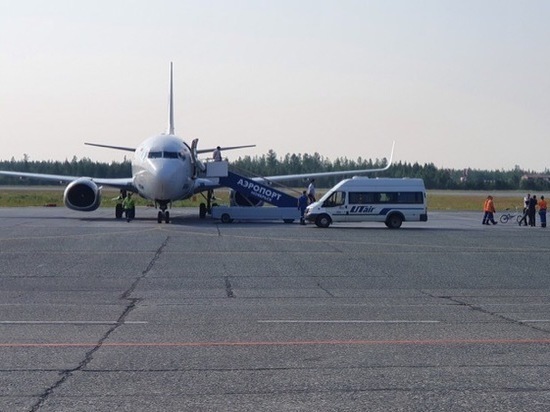 Четырех пьяных пассажиров сняли с рейса из Ноябрьска в Москву
