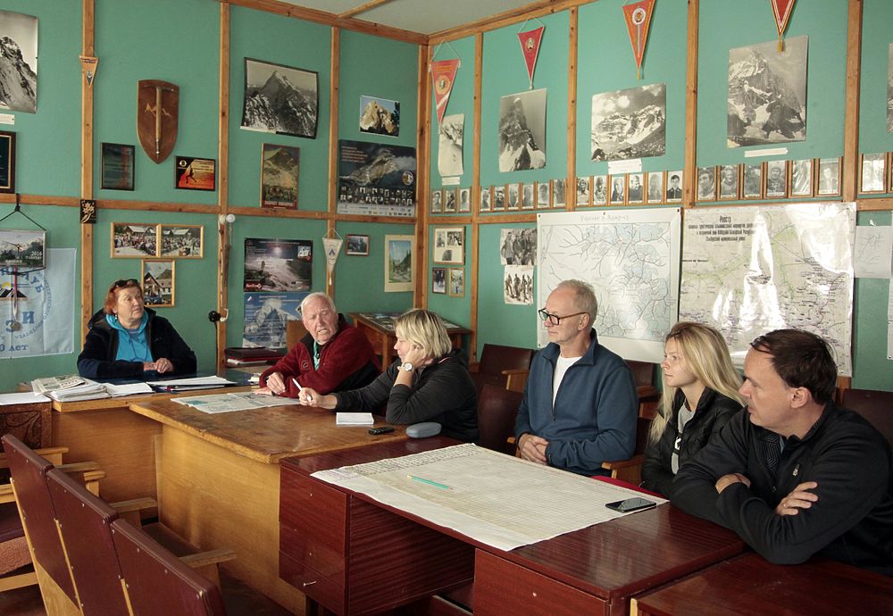 К 100-летию газеты команда МК поднялась на пик в Приэльбрусье