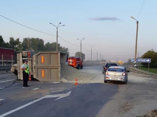 В Тамбовской области не разъехались грузовик со щебнем и бензовоз