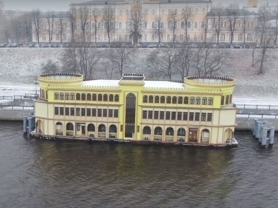 Плавучий ресторан выселяют из речного порта Ярославля