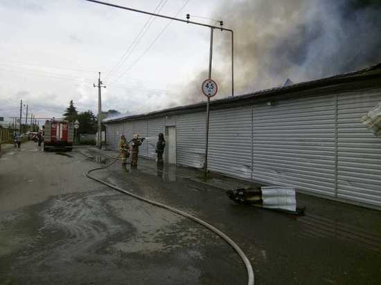 Пожарные более двух часов тушили крупный пожар в Белоярском округе
