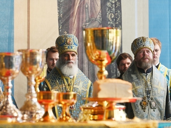 Митрополит Тихон Шевкунов сослужил патриарху Кириллу в Торжке