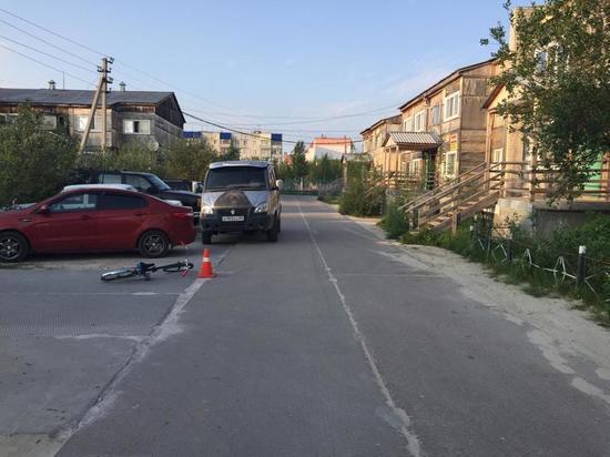 Ребенок на велосипеде врезался в машину в Муравленко