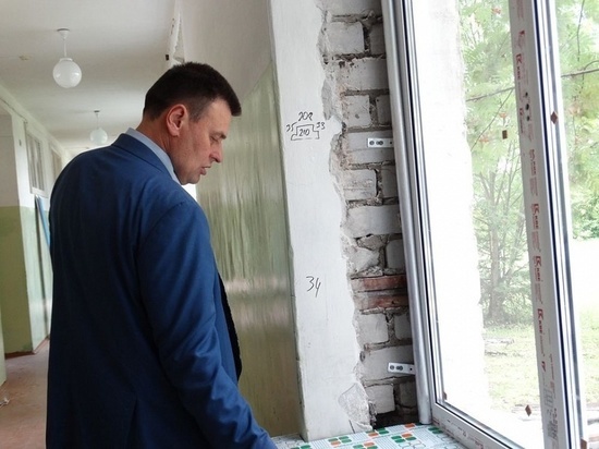 Глава Рамешковского района проинспектировал ремонт в местной школе
