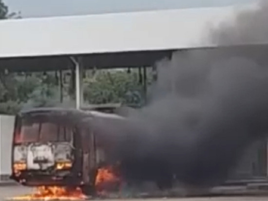 На газовой заправке на Ростовском шоссе сгорел автобус