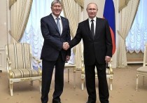 Экс-президенту Киргизии Алмазбеку Атамбаеву, вступившему в контры с действующим главой государства Сооронбаем Жээнбековым не удалось склонить на свою сторону Владимира Путина