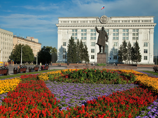 На кемеровской площади Советов разбились две иномарки