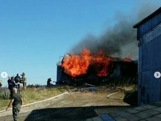 Двухквартирный жилой дом сгорел в Тазовском