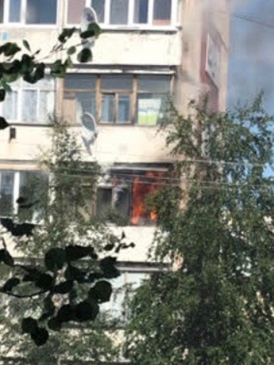 Балкон загорелся в многоэтажке в Ноябрьске