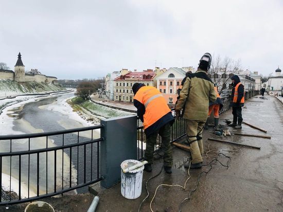 Ограду на Советском мосту в Пскове восстановят за счёт виновников ДТП