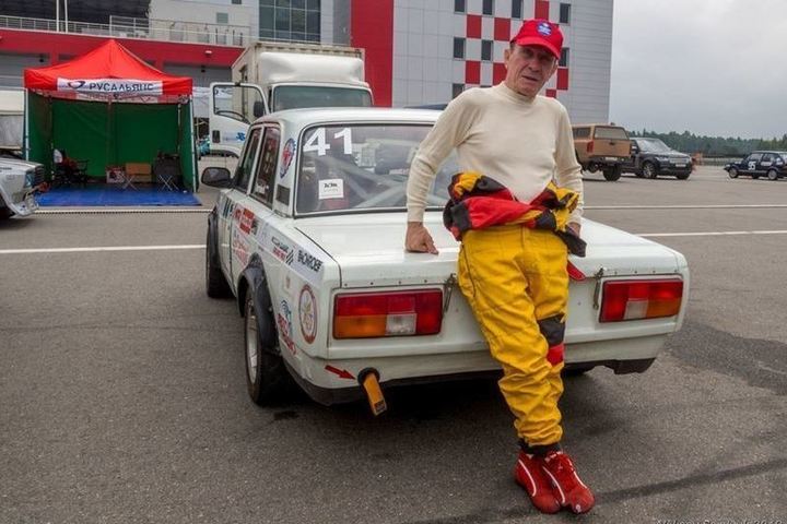 Сегодня день рождения у знаменитого автогонщика Олега Трегубова