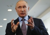 Президент России Владимир Путин объяснил, что он погружается в воду и поднимается в небо для того, чтобы лучше понять цену труда россиян, работающих в подобных условиях