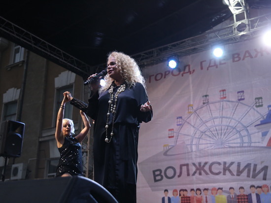 Народная артистка РФ Лариса Долина поздравила волжан с Днем города