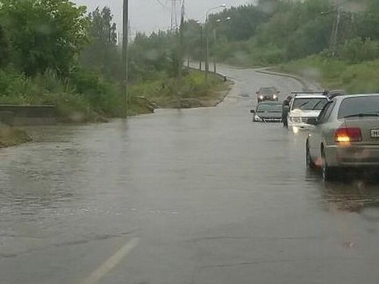 В Иркутске дождь затопил улицы