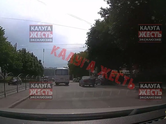 Наезд автобуса на велосипедиста в Калуге попал на видео