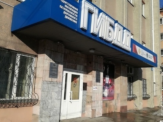 Водитель иномарки погиб в страшном ДТП на трассе под Кемеровом