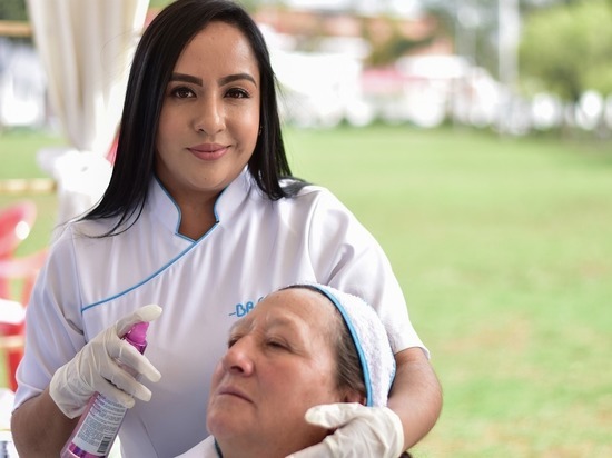 Женщины «за 50» учат ровесниц быть красивыми: освоили профессию косметолога