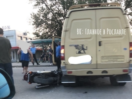Инкассатор и мотоциклист не поделили дорогу в Рославле