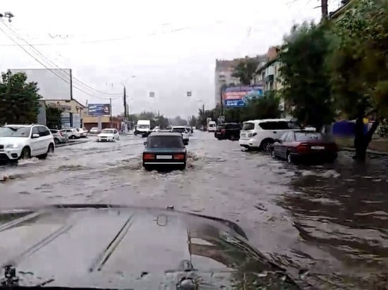 Ливень в Чите обвалил 42 дороги и затопил 20 крыш домов