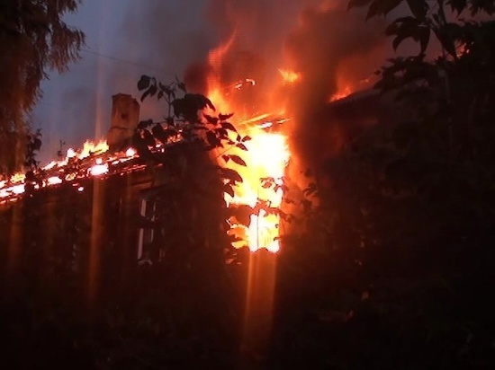 В Черногорске горел барак, погибли молодые мужчина и женщина