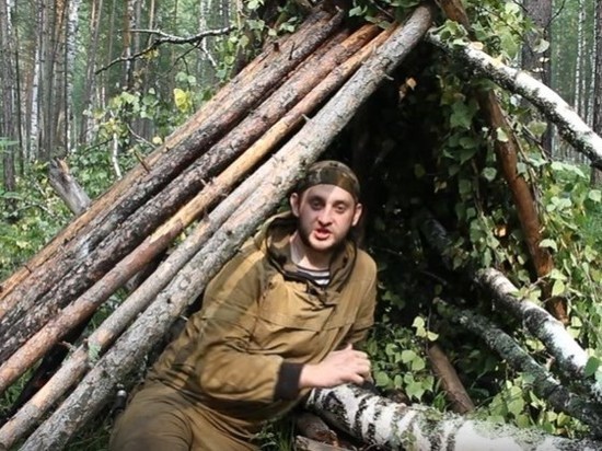Лесник-блогер снял видео о выживании в мокром лесу
