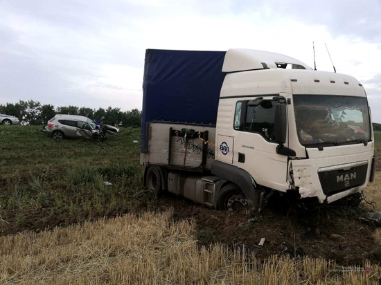 На трассе в Волгоградской области в тройном ДТП погиб человек