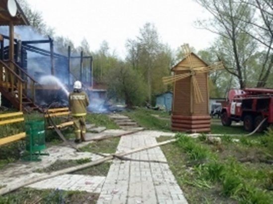 На Дону сгорел домик на базе отдыха