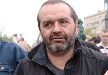 Писатель Виктор Шендерович, участвовавший в несанкционированной акции в центре Москвы 27 июля, сообщил о визите правоохранителей