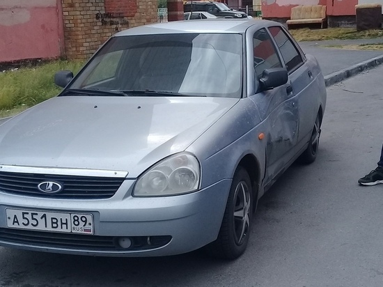 В Новом Уренгое ищут помявшего чужую машину автомобилиста