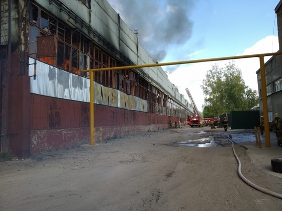 МЧС: пожар на Комбайновом заводе в Рязани ликвидирован