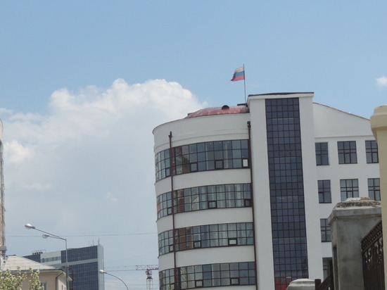 УК «Верх-Исетская» обязали убрать забор от трех домов