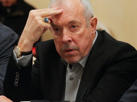 "Рисуешь себя ослепительным Зорро"