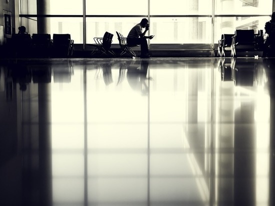 Узнать о запрете на вылет за границу можно на сайте югорского аэропорта