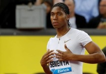 Федеральный суд Швейцарии сначала поддержал легкоатлетку Кастер Семеню, а после все же принял позицию Международной федерации легкой атлетики, которая запрещает южноафриканке бегать с женщинам. 