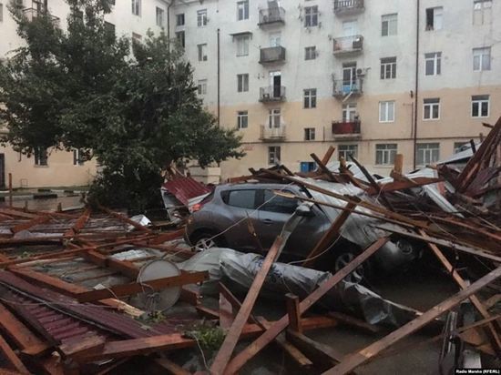 В пострадавших от урагана районах Чечни возобновили подачу света и газа В пострадавших от урагана районах Чечни возобновили подачу света и газа