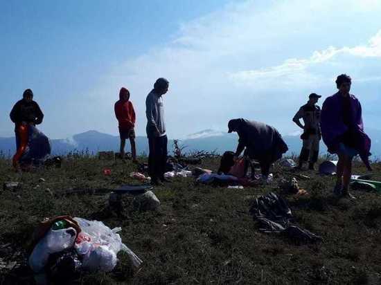 Спасатели в Геленджике спустили с гор девять туристов
