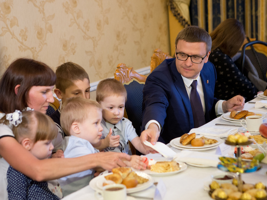  Многодетная  челябинская семья получила четырехкомнатную квартиру в Чурилово