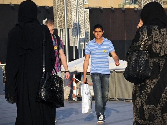 Женщинам Саудовской Аравии разрешили ездить за границу без разрешения мужей