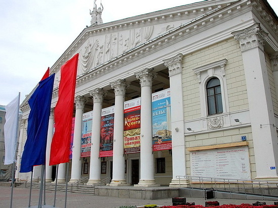 Фасад воронежского оперного театра обновят к осени