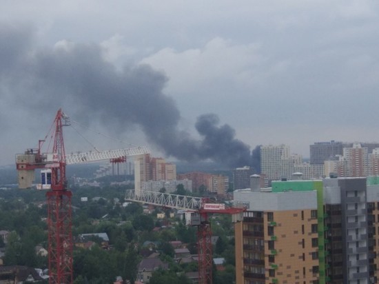 В подмосковном Одинцово горит мебельная фабрика В подмосковном Одинцово горит мебельная фабрика