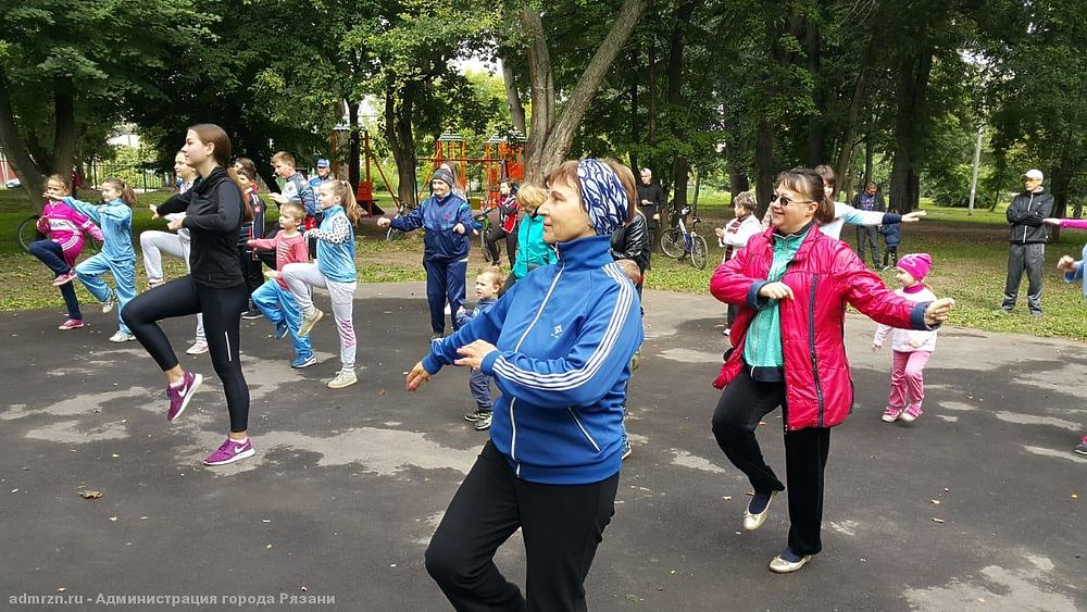 Началась зарядка. Спортивные мероприятия на день города в Рязани. День города Рязань. Рязань детский день города. День Рязани занятие