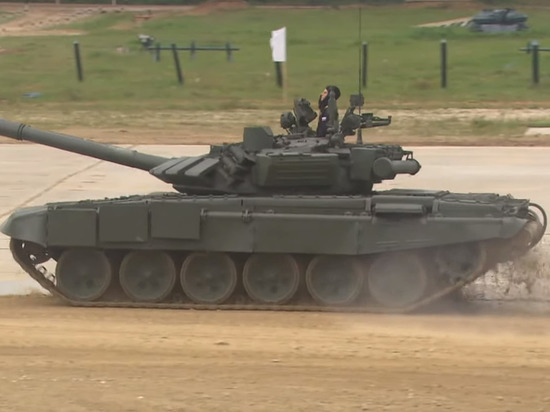Российские военные побили рекорд на танковом биатлоне