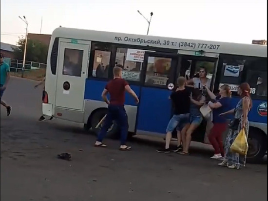 Несколько человек с битой напали на прокопчанина
