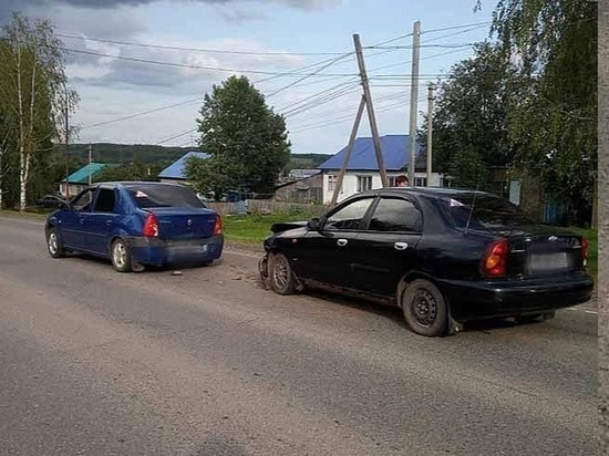 В Удмуртии при столкновении автомобилей пострадала 12-летняя девочка