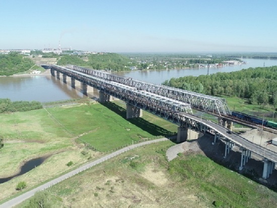 Перекрытие старого моста в Барнауле продлили до конца лета Перекрытие старого моста в Барнауле продлили до конца лета