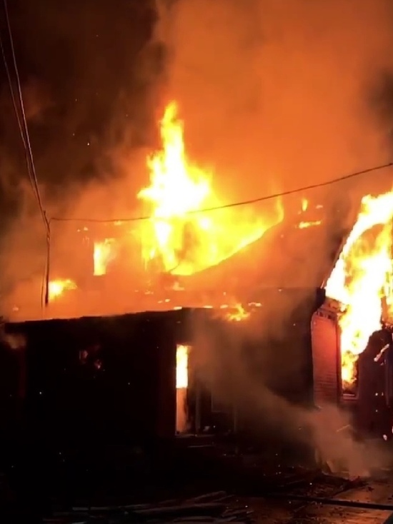 В Сухой Балке загорелся дом — жители говорят о поджоге