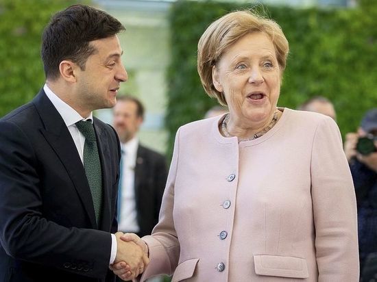 Зеленский решил связаться с Макроном и Меркель