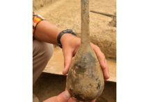 Античный сосуд …со слезами нашли археологи на Таманском полуострове
