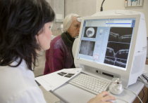 Возрастная макулярная дистрофия (ВМД) — поражение центральной области сетчатки — наиболее частая причина необратимой потери зрения у людей старше 50 лет
